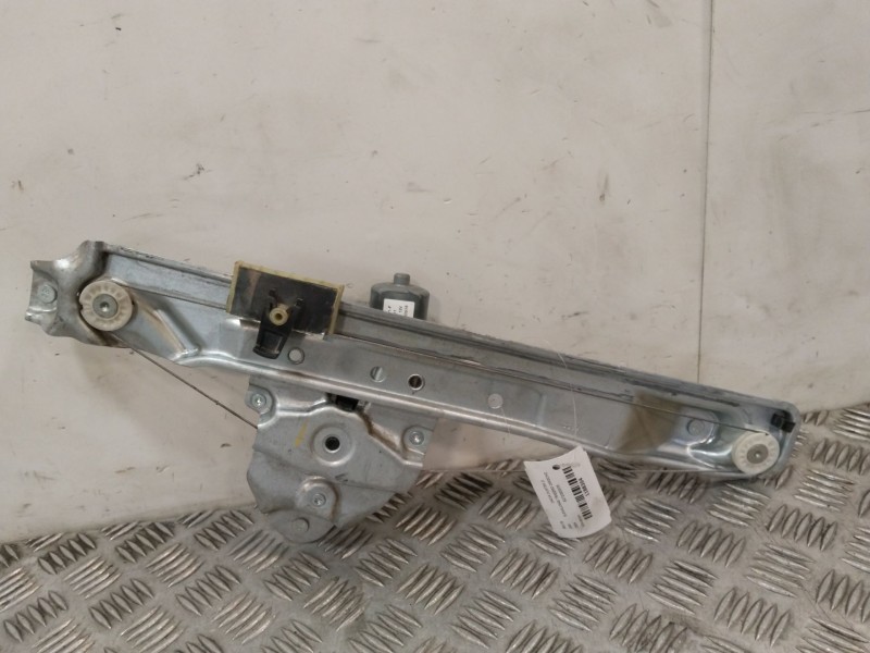 Recambio de elevalunas trasero derecho para dacia duster ii referencia OEM IAM 827208597R  