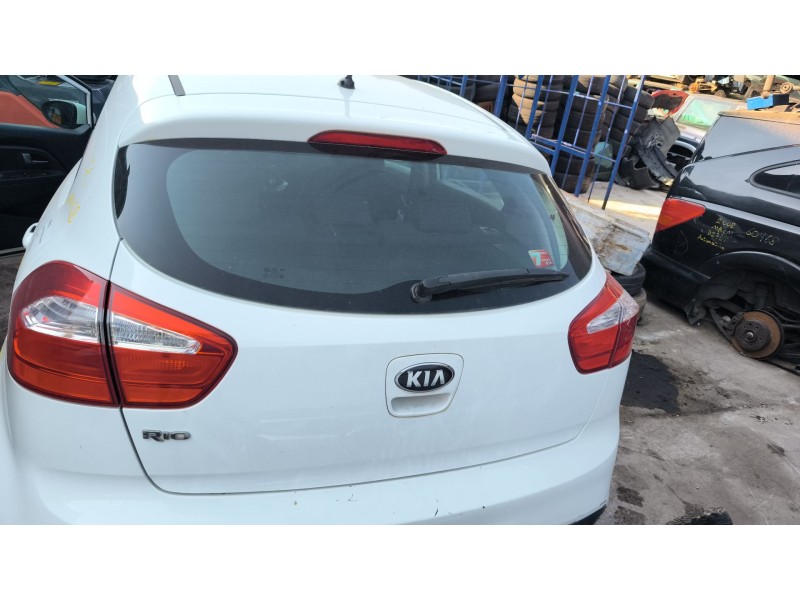 Recambio de porton trasero para kia rio iii (ub) 1.25 cvvt referencia OEM IAM 737001W220  
