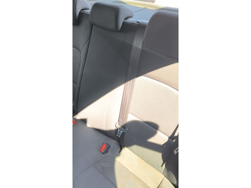 Recambio de cinturon seguridad trasero central para kia rio iii (ub) 1.25 cvvt referencia OEM IAM 898101W120HU  