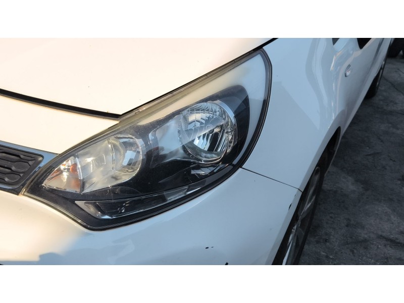 Recambio de faro izquierdo para kia rio iii (ub) 1.25 cvvt referencia OEM IAM 921011W220  