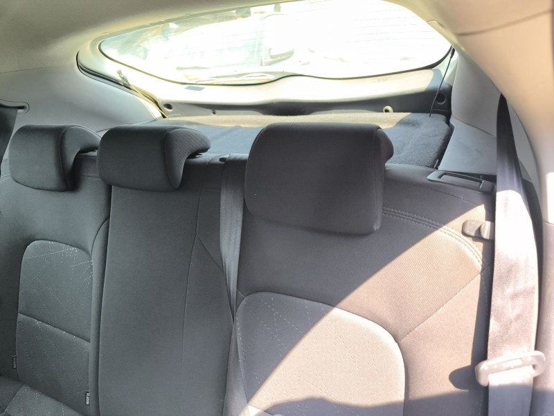 Recambio de reposacabezas trasero izquierdo para kia rio iii (ub) 1.25 cvvt referencia OEM IAM 897001W010BB2  