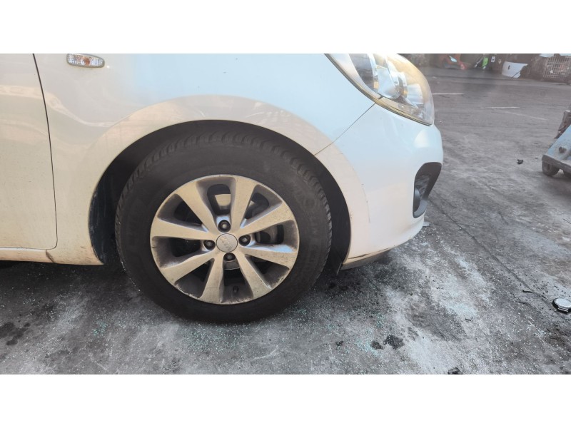 Recambio de paso de rueda delantero derecho para kia rio iii (ub) 1.25 cvvt referencia OEM IAM 868121W000  