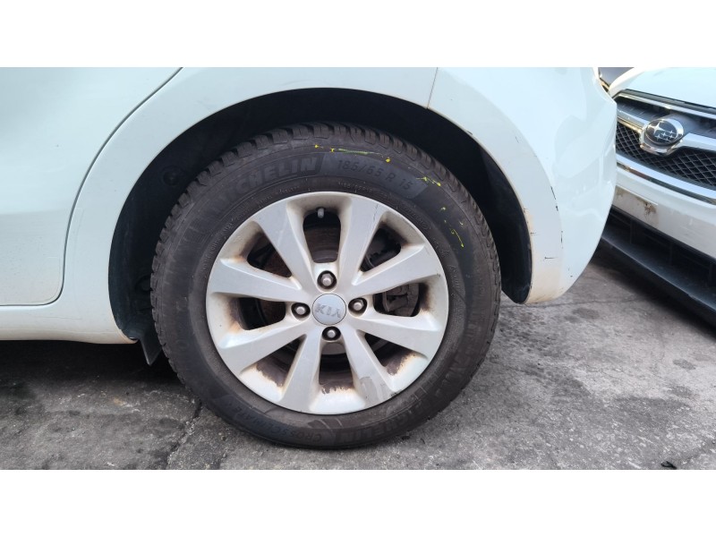 Recambio de paso de rueda trasero izquierdo para kia rio iii (ub) 1.25 cvvt referencia OEM IAM 868211W010  