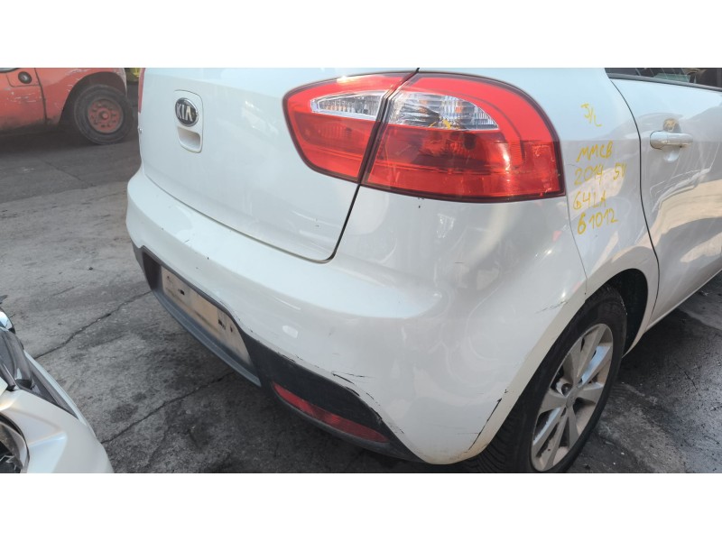 Recambio de paragolpes trasero para kia rio iii (ub) 1.25 cvvt referencia OEM IAM 866111W200  