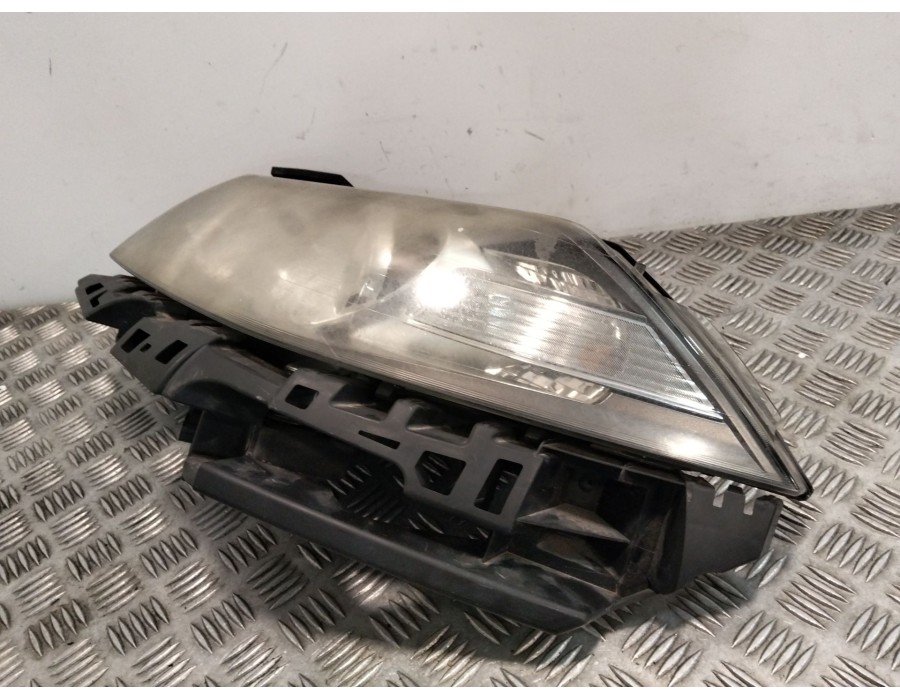 Recambio de faro izquierdo para renault megane ii coupé-cabriolet (em0/1_) 1.9 dci referencia OEM IAM 8200412746C  