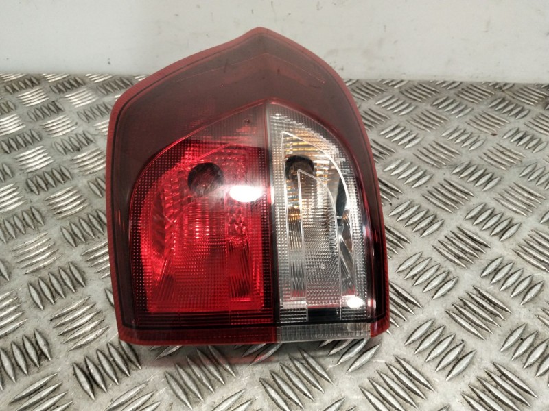Recambio de piloto trasero izquierdo para ford ecosport 1.0 ecoboost referencia OEM IAM 2304079  