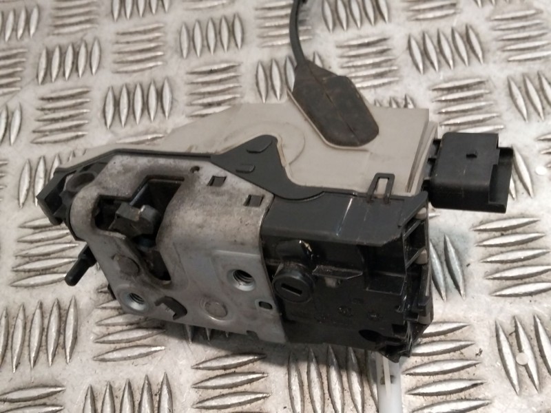 Recambio de cerradura puerta trasera izquierda para peugeot 208 i (ca_, cc_) 1.6 referencia OEM IAM 45077185  