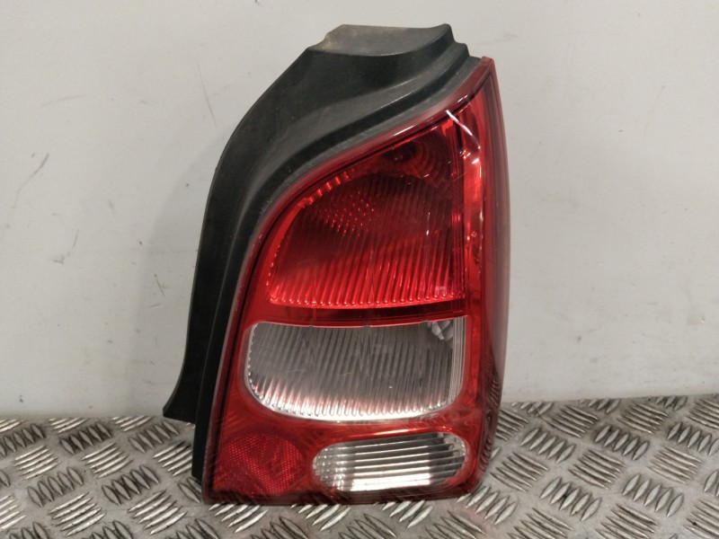 Recambio de piloto trasero izquierdo para renault twingo ii (cn0_) 1.2 16v (cn0k, cn0v) referencia OEM IAM 8200387889  