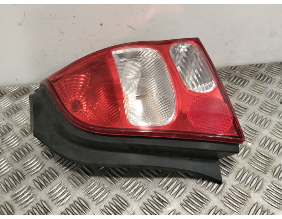 Recambio de piloto trasero izquierdo para renault twingo ii (cn0_) 1.2 16v (cn0k, cn0v) referencia OEM IAM 8200387889  