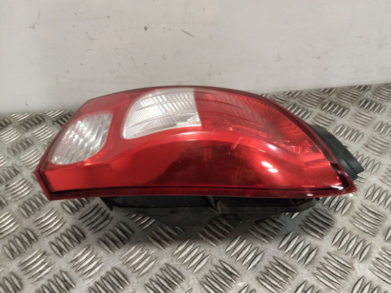 Recambio de piloto trasero izquierdo para renault twingo ii (cn0_) 1.2 16v (cn0k, cn0v) referencia OEM IAM 8200387889  