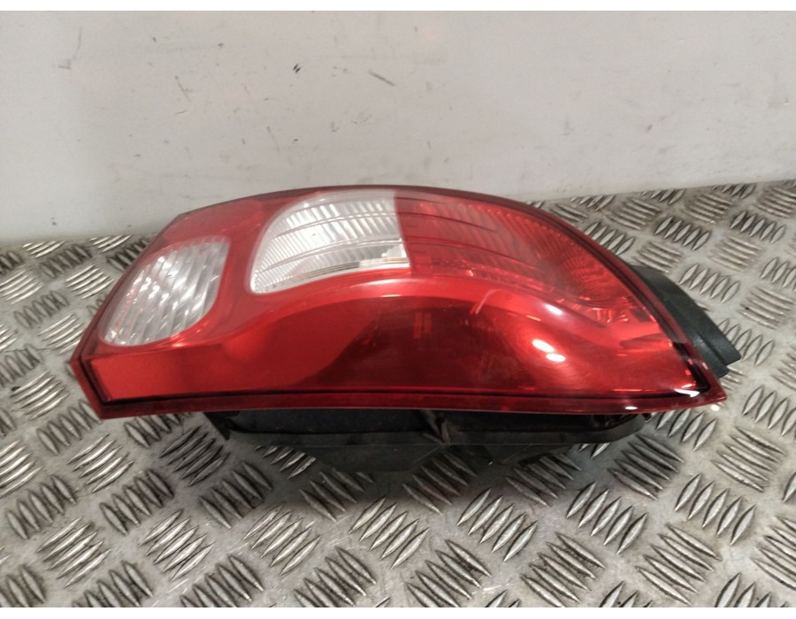 Recambio de piloto trasero izquierdo para renault twingo ii (cn0_) 1.2 16v (cn0k, cn0v) referencia OEM IAM 8200387889  