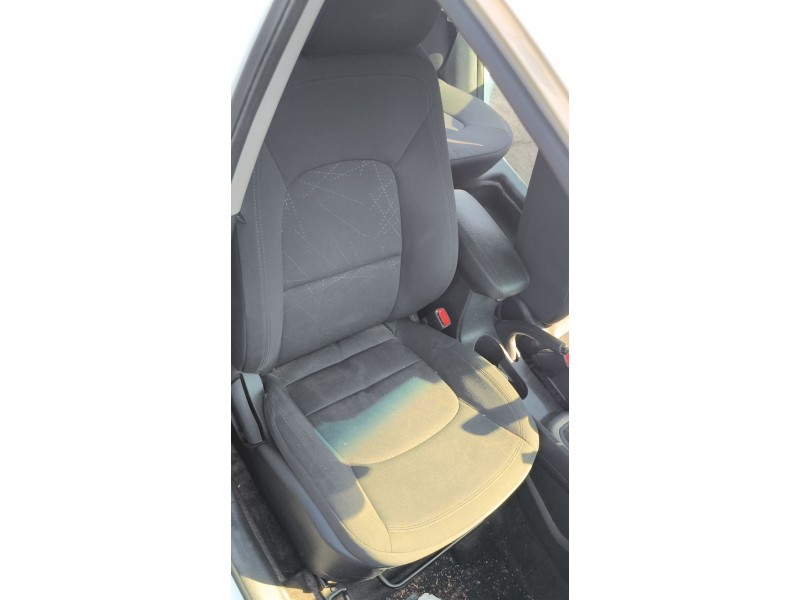 Recambio de asiento delantero derecho para kia rio iii (ub) 1.25 cvvt referencia OEM IAM 882001W100  