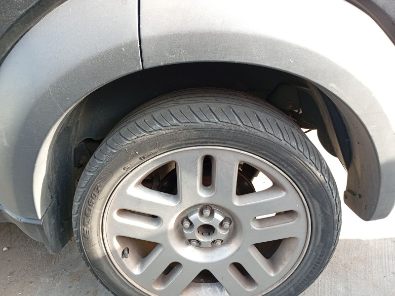Recambio de paso de rueda trasero izquierdo para dodge nitro 2.8 crd referencia OEM IAM 55157175AD  