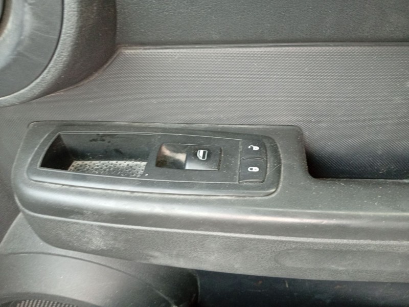Recambio de mando elevalunas delantero derecho para dodge nitro 2.8 crd referencia OEM IAM 04602540AD  