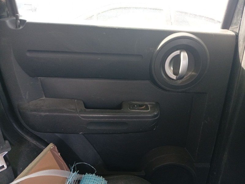 Recambio de guarnecido puerta trasera izquierda para dodge nitro 2.8 crd referencia OEM IAM 5KF491DVAA  