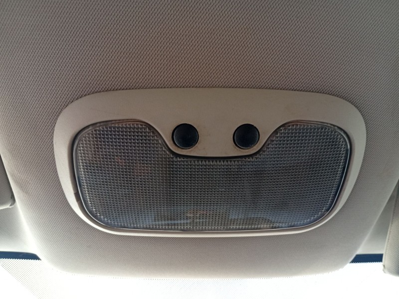 Recambio de luz interior para dodge nitro 2.8 crd referencia OEM IAM 5JG65TRMAA  
