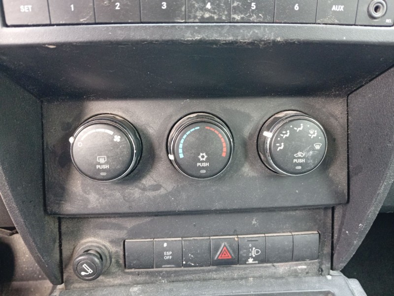 Recambio de mando climatizador para dodge nitro 2.8 crd referencia OEM IAM 55111832AD  