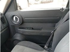 Recambio de guarnecido puerta delantera derecha para dodge nitro 2.8 crd referencia OEM IAM 5KF441DVAD  