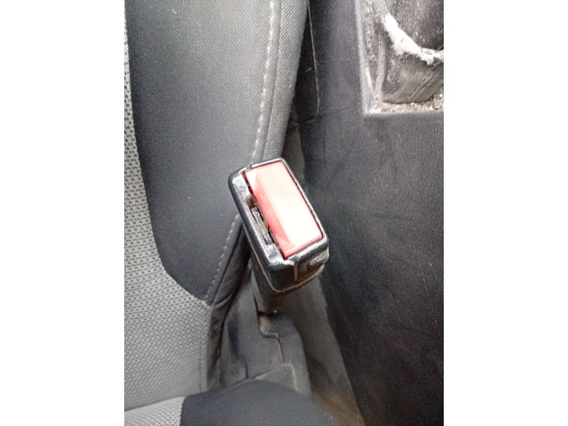 Recambio de enganche cinturon delantero izquierdo para dodge nitro 2.8 crd referencia OEM IAM 0XS721D5AB  