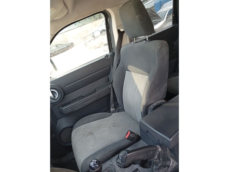 Recambio de asiento delantero derecho para dodge nitro 2.8 crd referencia OEM IAM 68004631AA  
