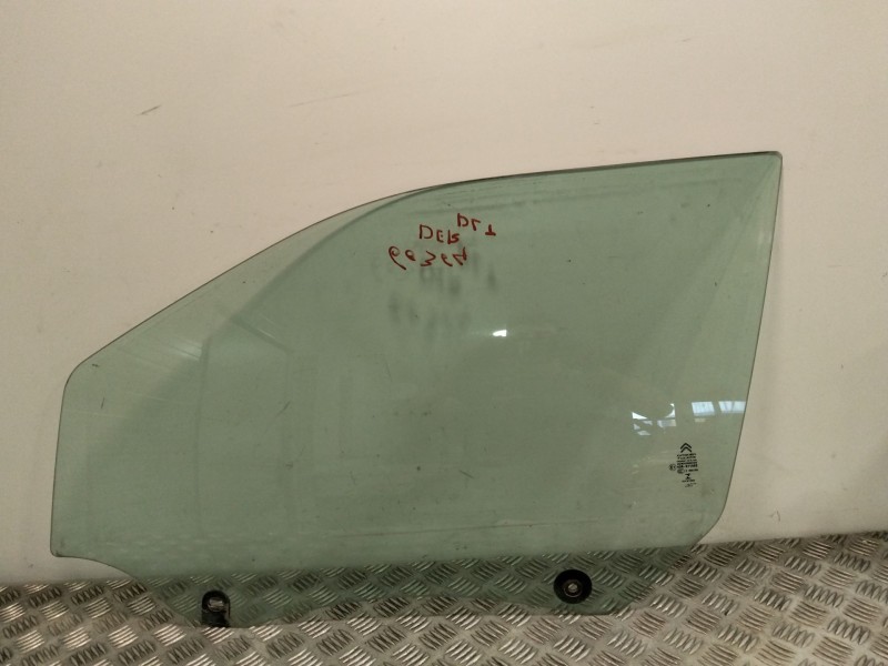 Recambio de luna delantera izquierda para citroën c4 cactus 1.2 vti 82 referencia OEM IAM 9825141280  