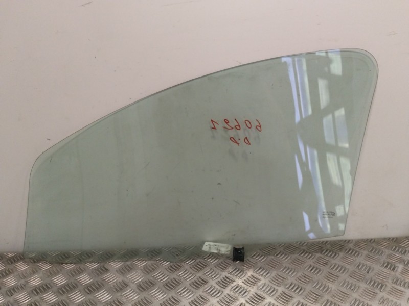 Recambio de luna delantera derecha para toyota aygo (_b1_) 1.0 (kgb10_) referencia OEM IAM 681110H010  