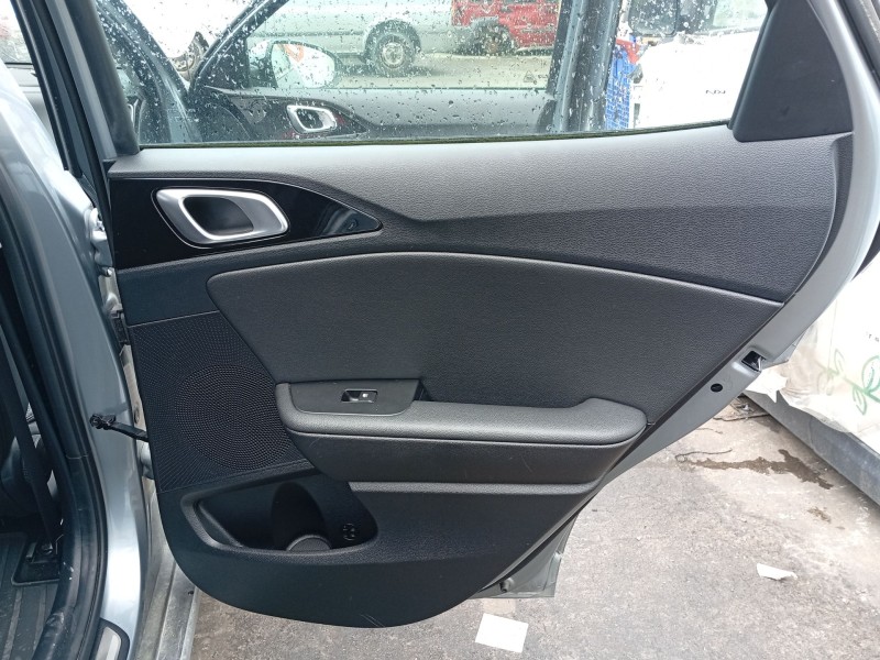 Recambio de guarnecido puerta trasera derecha para kia xceed (cd) 1.5 t-gdi mhev referencia OEM IAM 83360J7800WK  