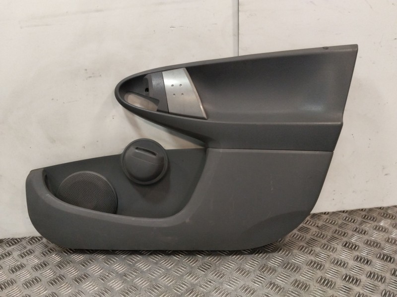 Recambio de guarnecido puerta delantera derecha para toyota aygo (_b1_) 1.0 (kgb10_) referencia OEM IAM 676110H010  