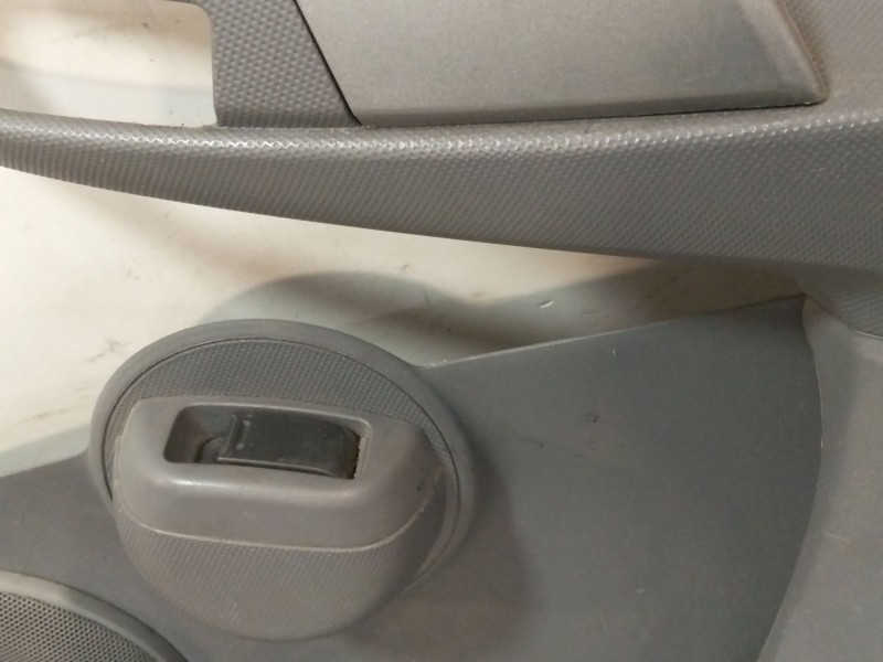 Recambio de guarnecido puerta delantera derecha para toyota aygo (_b1_) 1.0 (kgb10_) referencia OEM IAM 676110H010  