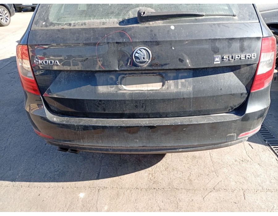 Recambio de paragolpes trasero para skoda superb ii station wagon (3t5) 2.0 tdi 16v referencia OEM IAM 3T5807421  