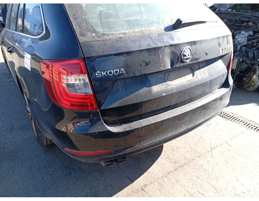 Recambio de paragolpes trasero para skoda superb ii station wagon (3t5) 2.0 tdi 16v referencia OEM IAM 3T5807421  