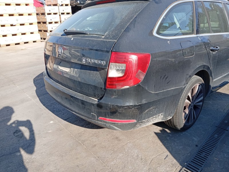 Recambio de paragolpes trasero para skoda superb ii station wagon (3t5) 2.0 tdi 16v referencia OEM IAM 3T5807421  