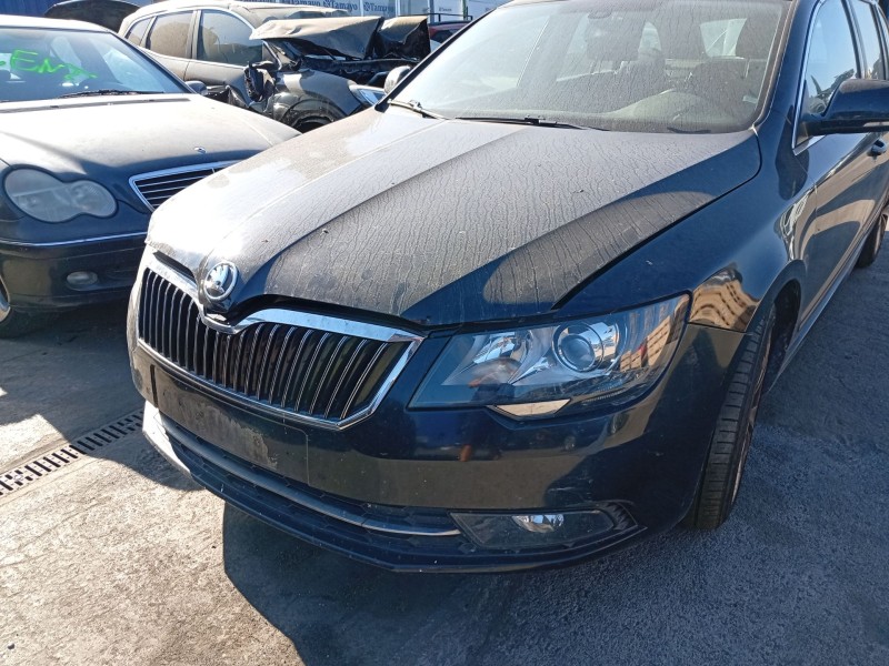 Recambio de paragolpes delantero para skoda superb ii station wagon (3t5) 2.0 tdi 16v referencia OEM IAM 3T0807221G  