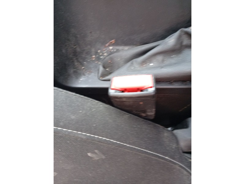 Recambio de enganche cinturon delantero izquierdo para opel insignia a (g09) 2.0 cdti (68) referencia OEM IAM 13327470  