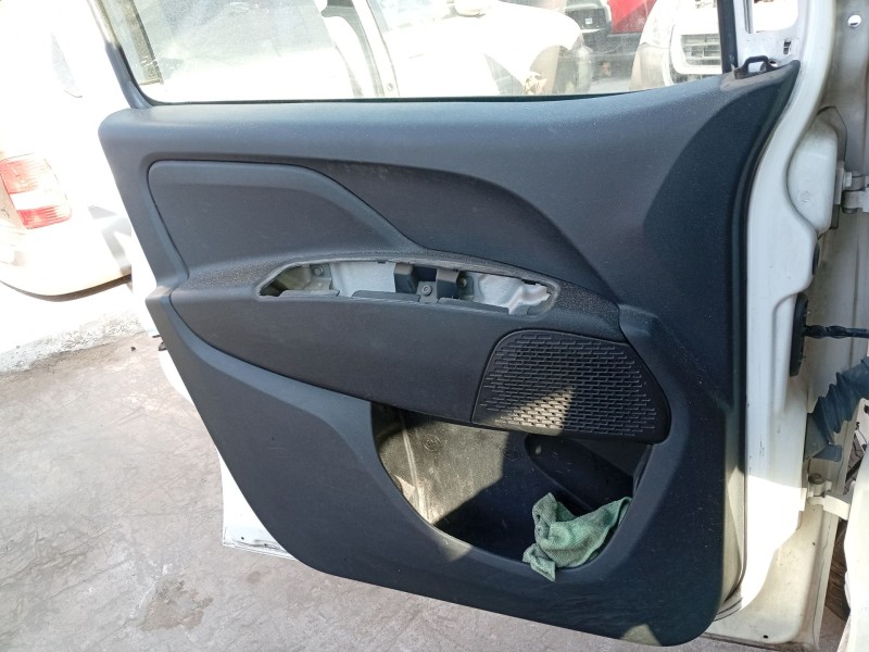 Recambio de guarnecido puerta delantera izquierda para fiat doblo cargo (263_) 1.6 d multijet referencia OEM IAM 735469699  