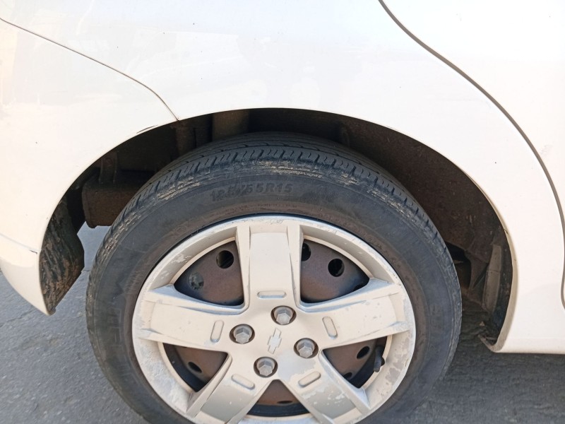 Recambio de paso de rueda trasero derecho para chevrolet aveo / kalos hatchback (t250, t255) 1.2 referencia OEM IAM   