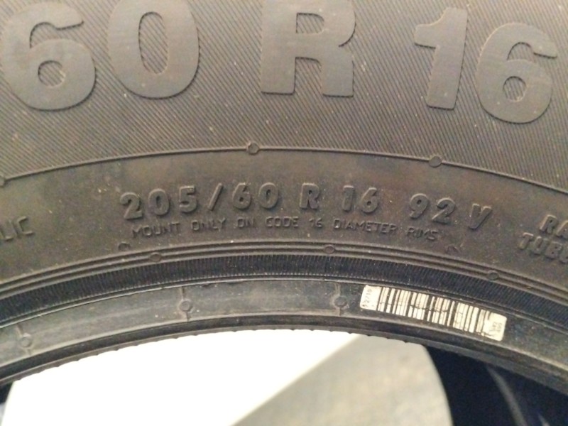 Recambio de neumatico pareja para neumatico neumatico ocasion referencia OEM IAM 205/60/16 92V CONTINENTAL 