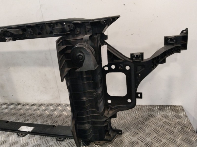 Recambio de panel frontal para kia ceed referencia OEM IAM 64102J7000  