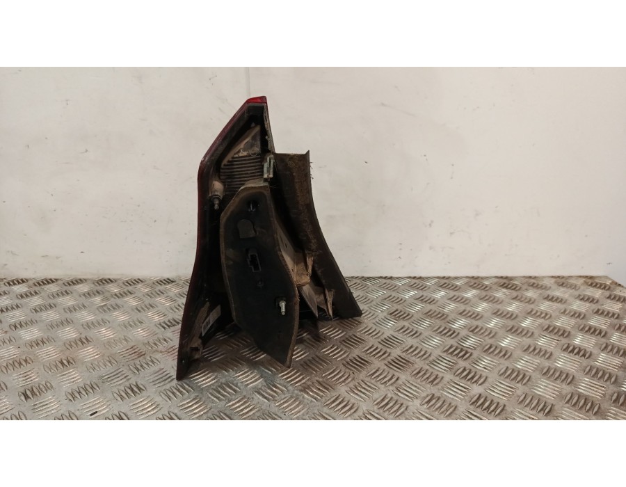 Recambio de faro derecho para dacia sandero (bs_) 1.4 (bs0c, bs0a, bs0g, bs1f, bs0e) referencia OEM IAM 62421002  