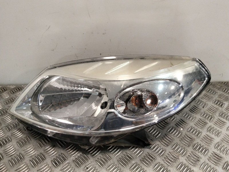 Recambio de faro izquierdo para dacia sandero (bs_) 1.4 (bs0c, bs0a, bs0g, bs1f, bs0e) referencia OEM IAM 8200733878  