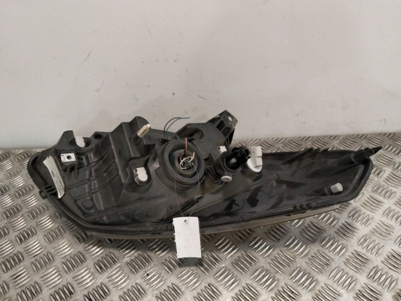 Recambio de faro izquierdo para dacia sandero (bs_) 1.4 (bs0c, bs0a, bs0g, bs1f, bs0e) referencia OEM IAM 8200733878  