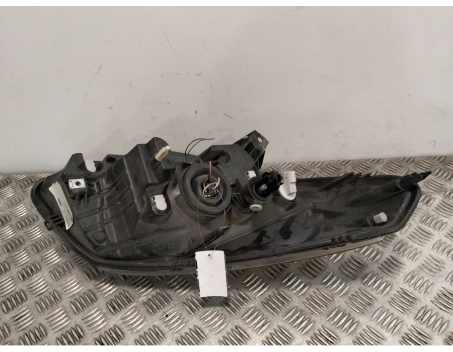 Recambio de faro izquierdo para dacia sandero (bs_) 1.4 (bs0c, bs0a, bs0g, bs1f, bs0e) referencia OEM IAM 8200733878  