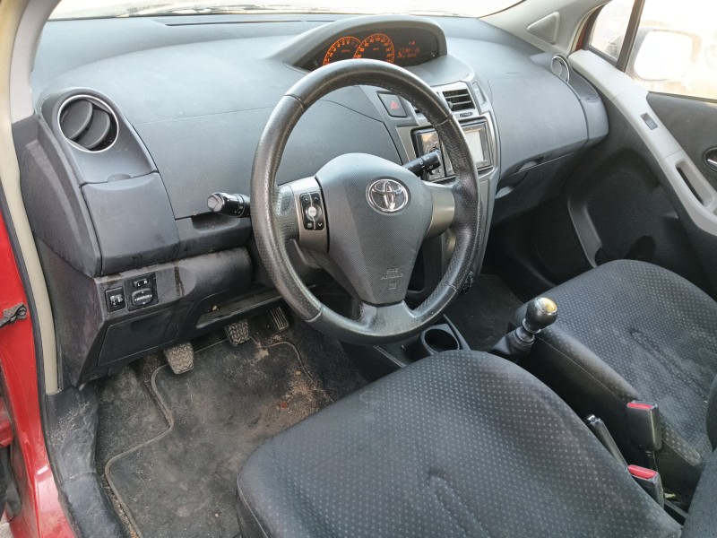 toyota yaris (_p9_) del año 2011