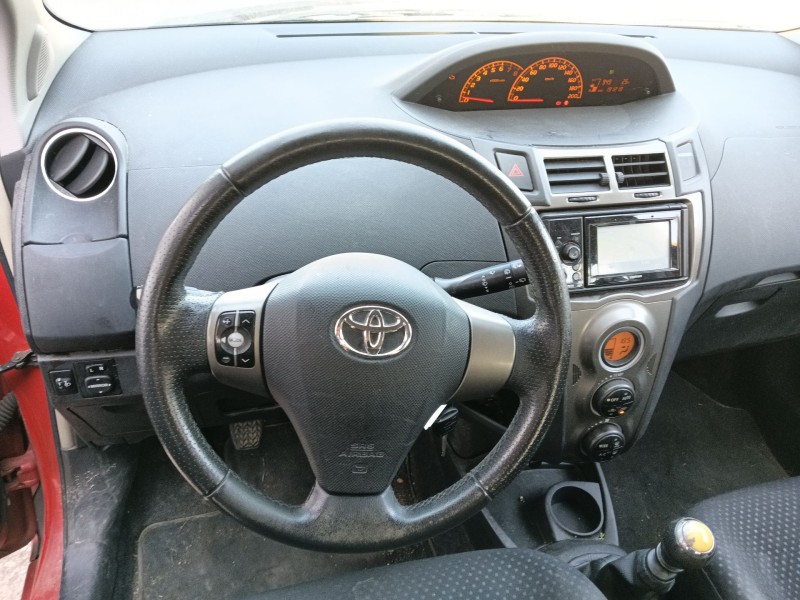 toyota yaris (_p9_) del año 2011