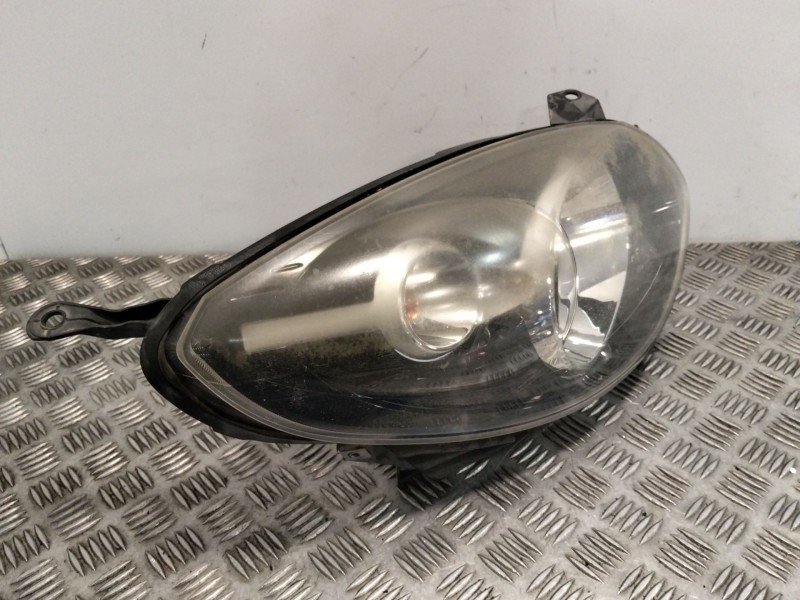 Recambio de faro derecho para renault twingo ii (cn0_) 1.2 16v (cn0k, cn0v) referencia OEM IAM 27152800RE  