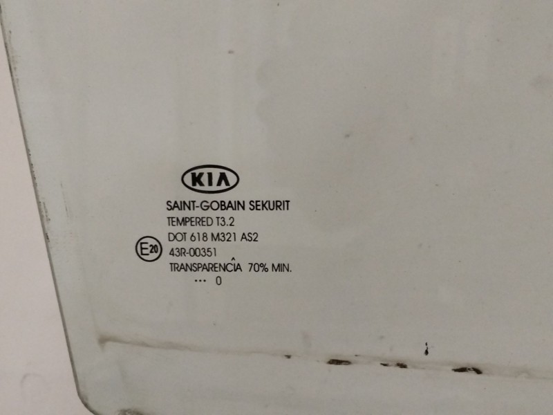 Recambio de luna trasera derecha para kia cee´d 1.6 crdi cat referencia OEM IAM 834211H000  