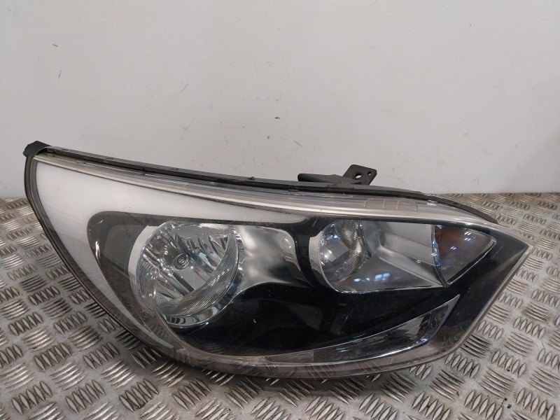 Recambio de faro derecho para kia rio iii (ub) 1.25 cvvt referencia OEM IAM 921021W220  