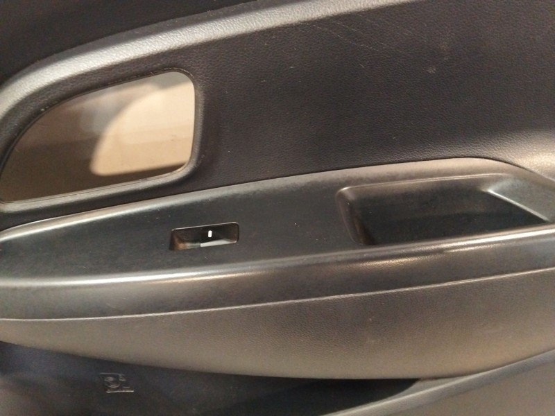 Recambio de guarnecido puerta delantera derecha para kia rio iii (ub) 1.25 cvvt referencia OEM IAM 823021W020  