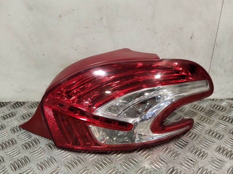 Recambio de piloto trasero derecho para peugeot 208 i (ca_, cc_) 1.2 vti 82 referencia OEM IAM 967262838003  