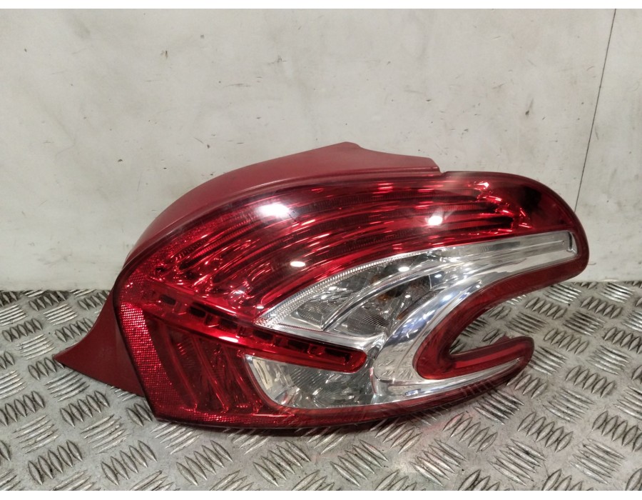 Recambio de piloto trasero derecho para peugeot 208 i (ca_, cc_) 1.2 vti 82 referencia OEM IAM 967262838003  